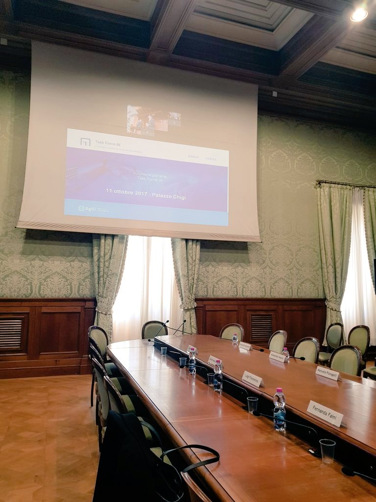 Luogo pieno di bellezza per la seconda plenaria della #taskforceIA sala verde <a href="/Palazzo_Chigi/">Palazzo_Chigi</a> <a href="/AgidGov/">AGID</a>