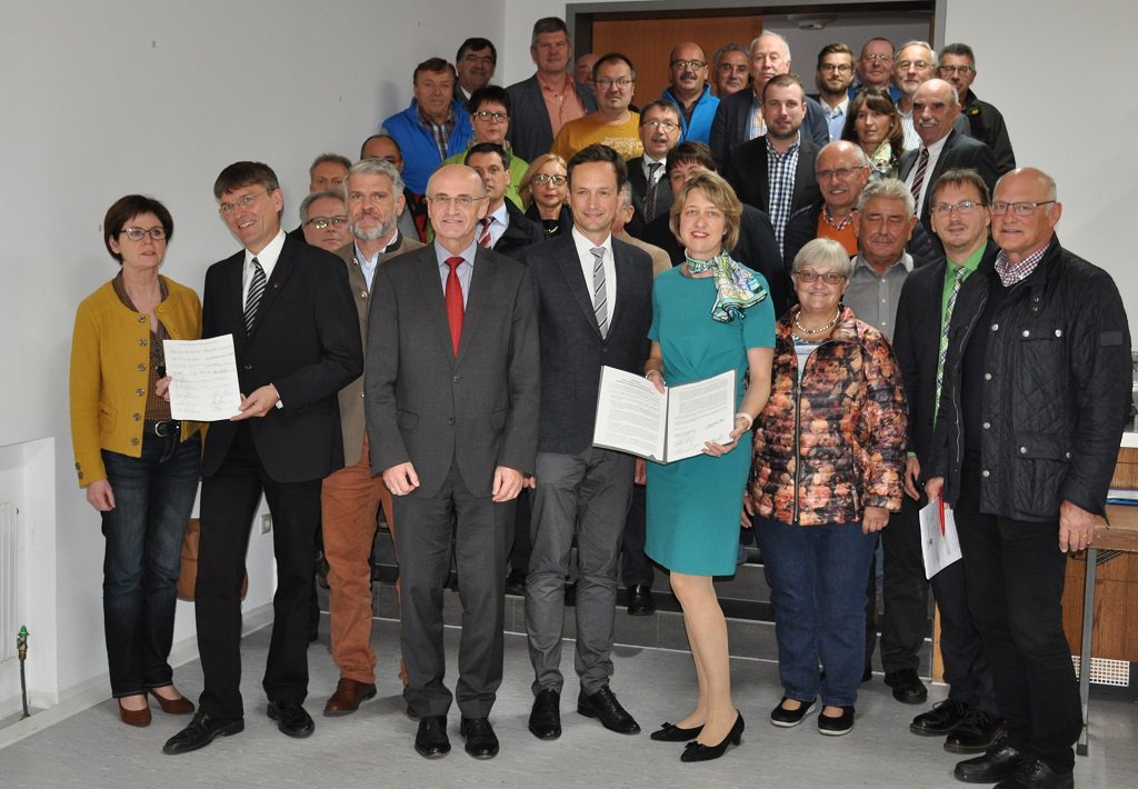 anjaweisgerber's tweet image. Resolution gegen #Stromleitung #P43+#P44 mit Endpunkt Berg-/Grafenrheinfeld. Zeichen #Solidarität gegen Überlastung  bit.ly/2ga0g1x