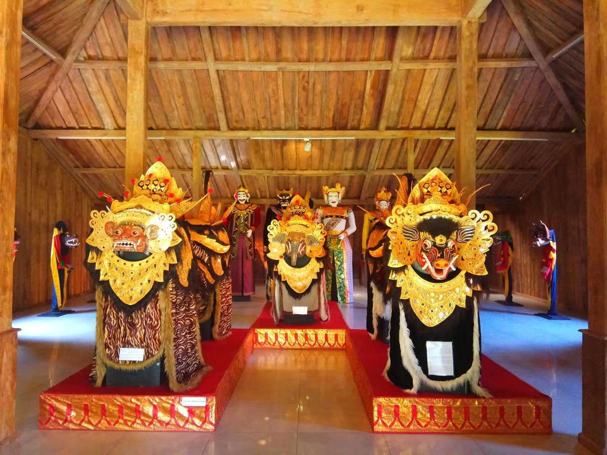 JackItem's tweet photo. anggapan saya selama ini #TariBarong #Bali itu hanya ada dalam satu jenis saja teryata salah..

https://t.co/uYbT5WwMI0 https://t.co/pNt4shXmBk