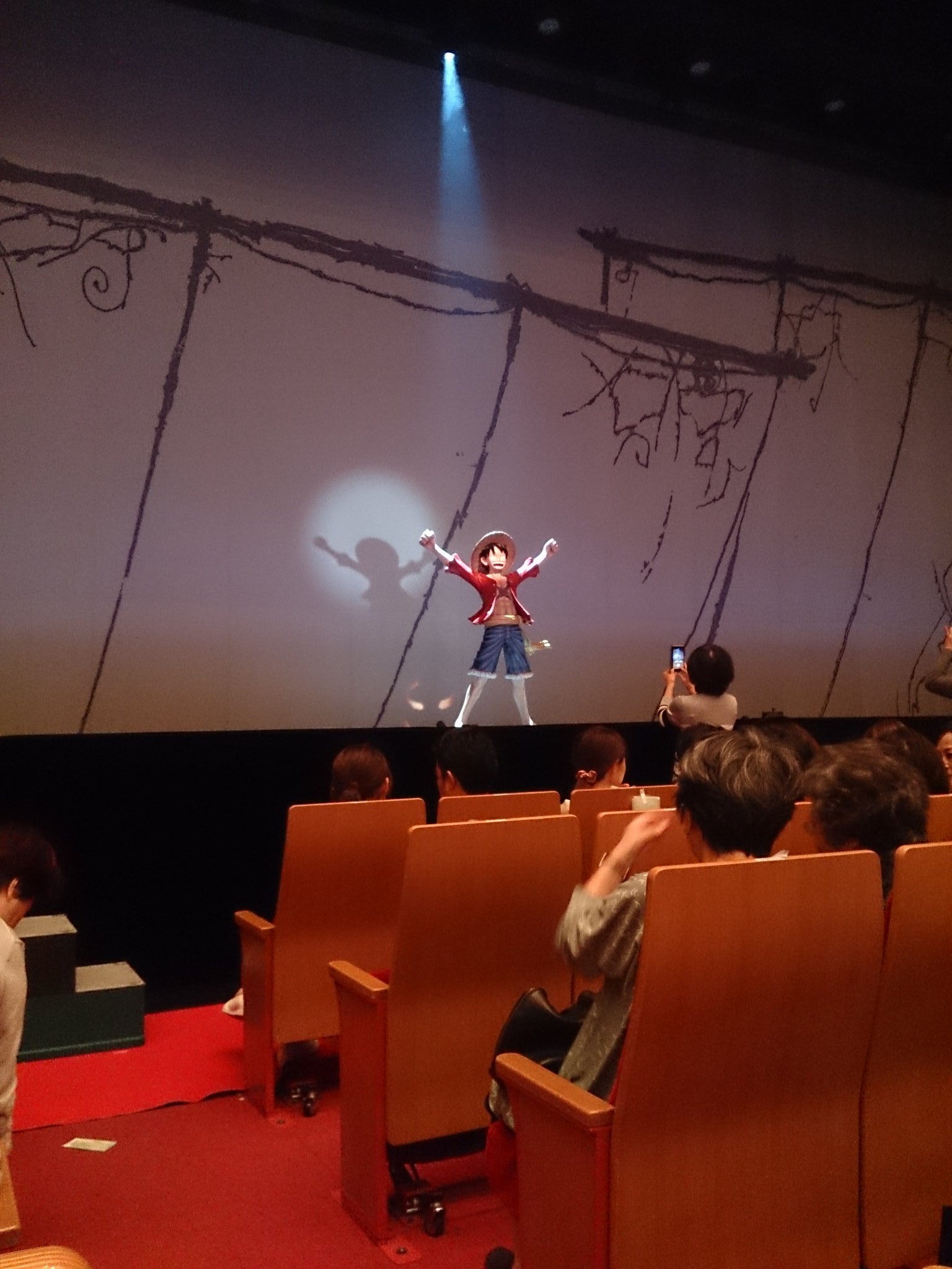 華道家 奥谷一翠 舞台は近いし 宙乗りは真上だし 例のスッポンの隣だし 限定弁当の物相は ちょっと形が崩れてるけど いいね すべてが楽しい ワンピース歌舞伎 新橋演舞場 T Co B1ezav8jn2 Twitter