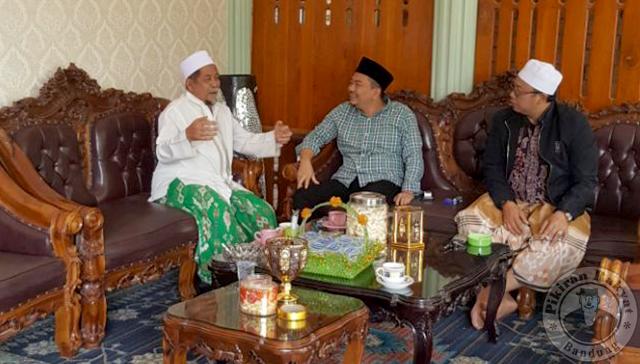 Sebelum deklrasi <a href="/DPP_PKB/">DPP PKB</a> ajak diskusi <a href="/ridwankamil/">Ridwan Kamil</a> pikiran-rakyat.com/jawa-barat/201…