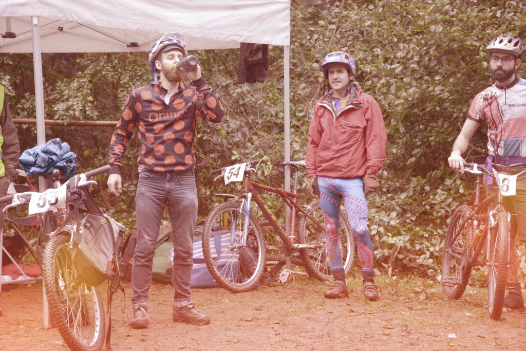 20sixmtb's tweet photo. Thirsty work
#retrobike #racing #MTB #chilternhills #Summit26 #summitmtb #1stOctober2017 #mountainbiking https://t.co/adARkZtkr0