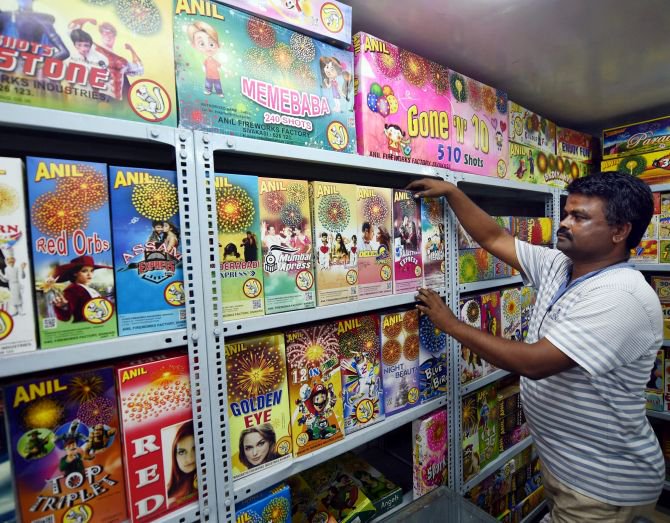 RediffNews's tweet image. Days before Diwali, traders move SC over #firecrackerban rediff.ly/7eevu #FirecrackerDebate