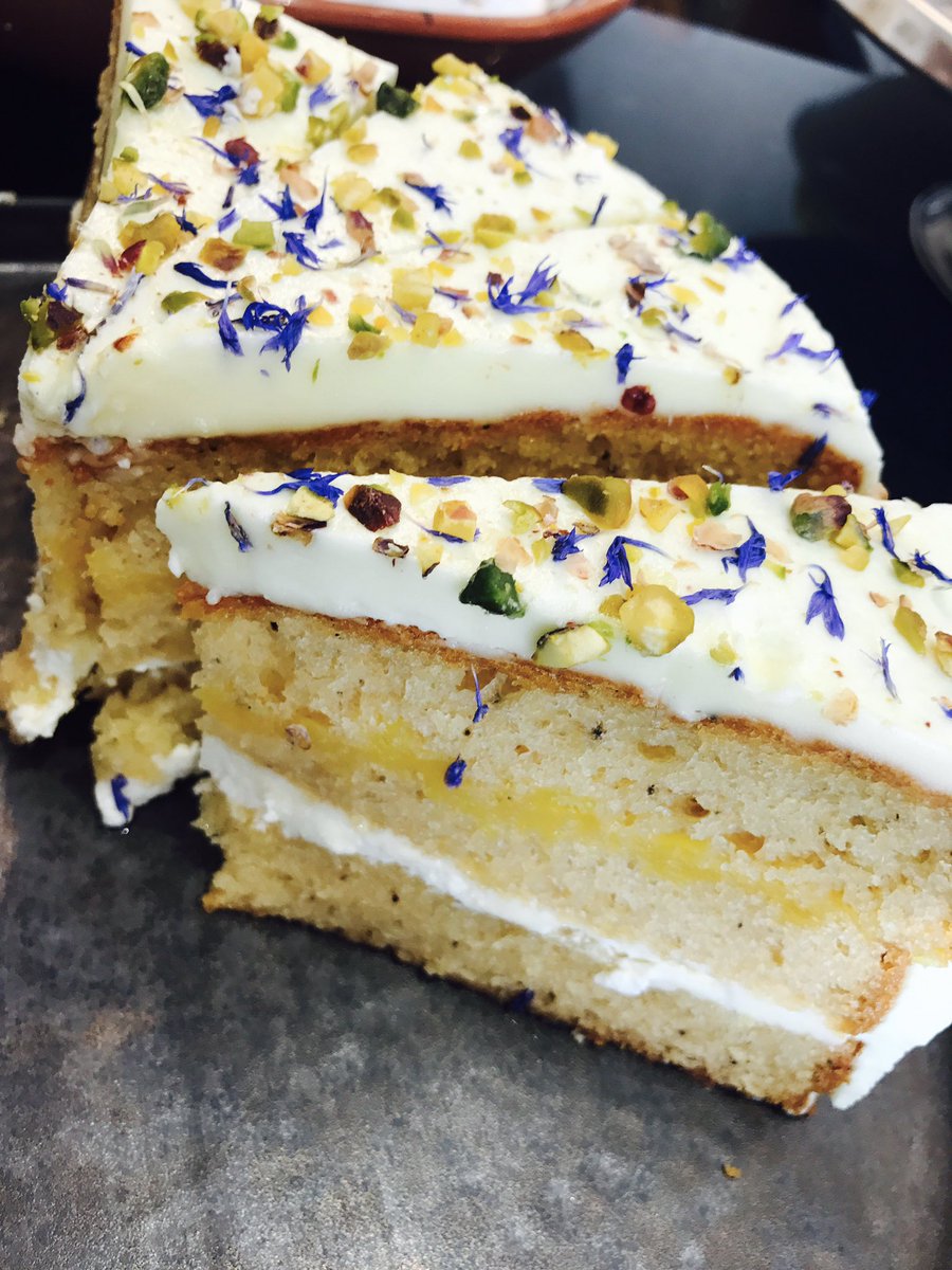 art_cafe60's tweet photo. Call in for tea and cake from 10am-4pm today.🍰@CheshireTea @kickbackcoffee @PinchesMedical #charlesroehouse #Macclesfield #cake #lunch https://t.co/eD81vJze1L