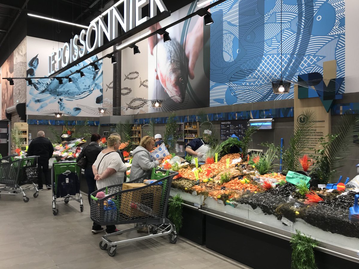 mehats35's tweet photo. Hyper U Reims lance les légumes pour myopes ! https://t.co/qZ2CXkjRgh