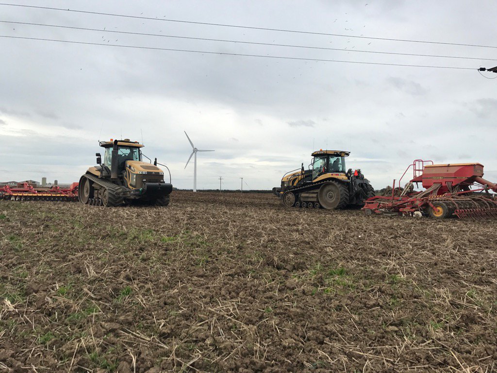 Not often we are both in the same field  @NorthfieldAg <a href="/vaderstad/">Väderstad</a> @PandBMachinery
