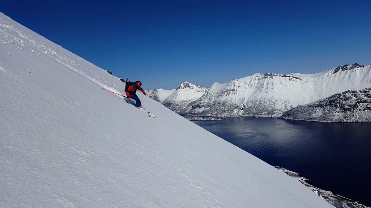 nevasport's tweet photo. Tras el verano, @AlvaroRobledano vuelve contando alguna historia pendiente de su viaje a Senja 🔝⛷️[REPORTAJE] https://t.co/HzmkVTevJt https://t.co/IGk10zfBRs