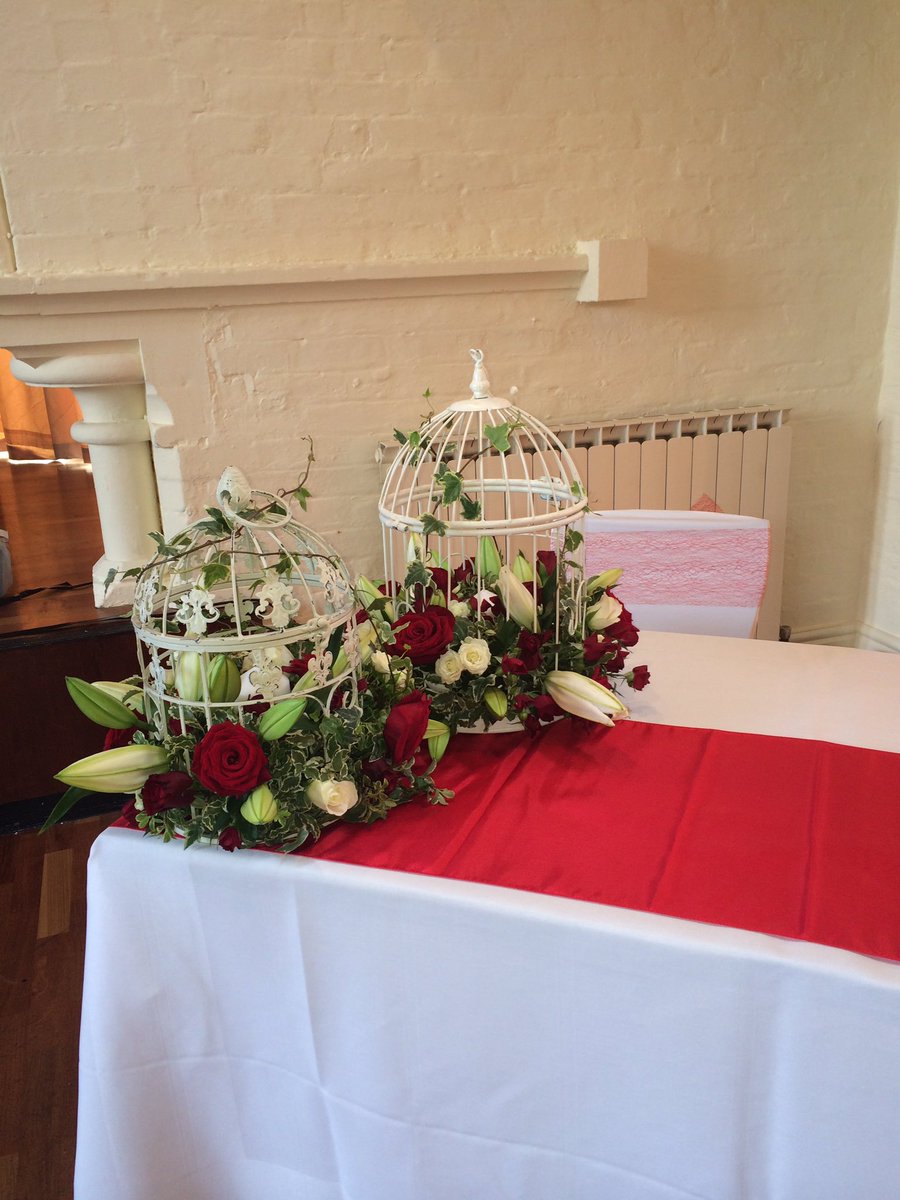 mefloraldesign's tweet photo. Table Decorations #birdcage #redandwhite #rose #lilly #wedding #geecross #cheshire #flowers https://t.co/DOIHwKhPZE