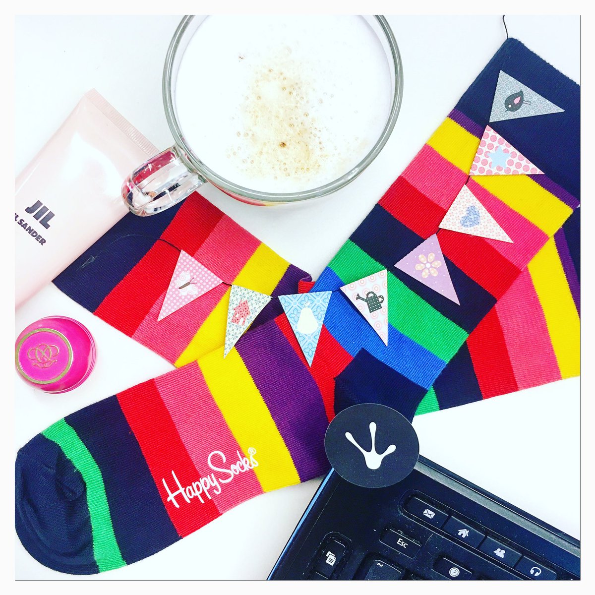 -Coming-Outdag- Kun jij altijd jezelf zijn? Bij <a href="/AlienTrick_com/">AlienTrick.com</a> kan ik gelukkig altijd mijn kleurrijke zelf zijn #gayliens <a href="/Elzingakousen/">Elzinga kousen</a>