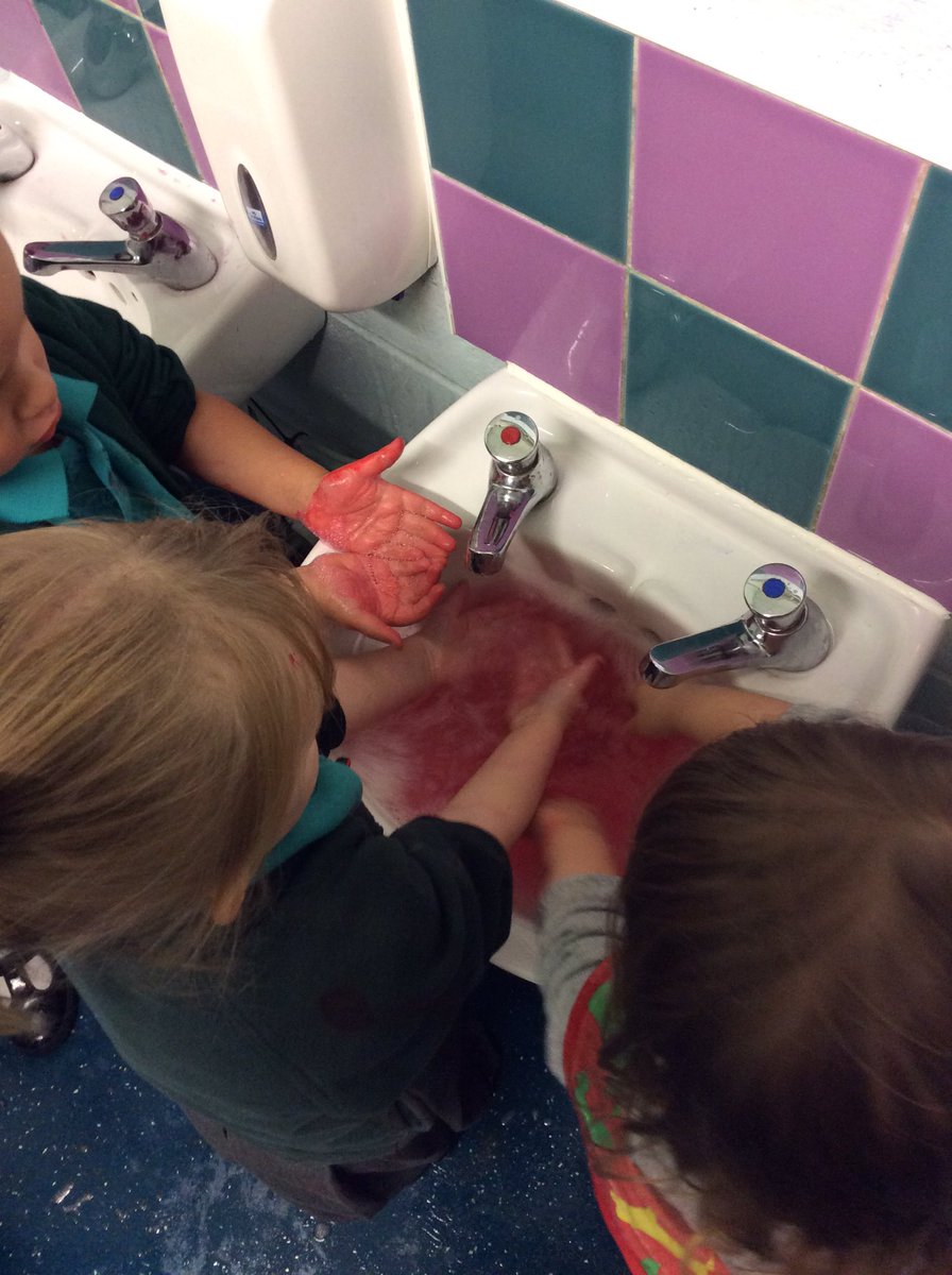 MrsOsborne123's tweet photo. "My water has turned red and bubbly" #language #reallifeplay @TheDistrictCE nursery @ShelfordLavern @MrsHughesx https://t.co/w15l39en5C