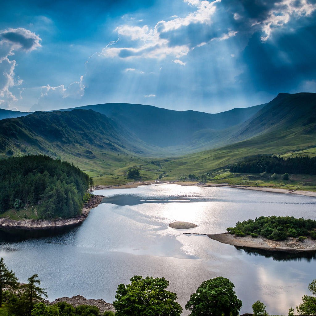 willowwateruk's tweet photo. Beautiful sun rays reflected on Haweswater. 
#willowwater #lakedistrict #haweswater #lakedistrictnationalpark https://t.co/l0VtDGnSh2