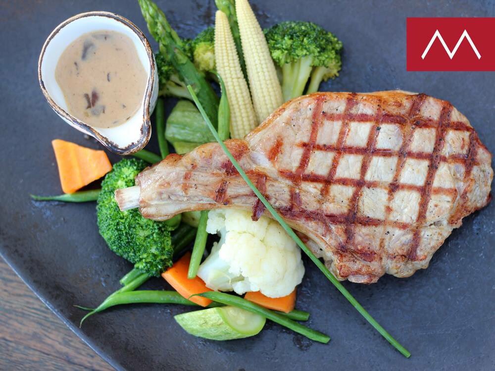 TheMeatCoBH's tweet photo. The juiciest 400 gram flame-grilled Veal Chop with your favourite sauce and two delicious sides. You just can’t beat it!😍 https://t.co/1q2EWV5EEC