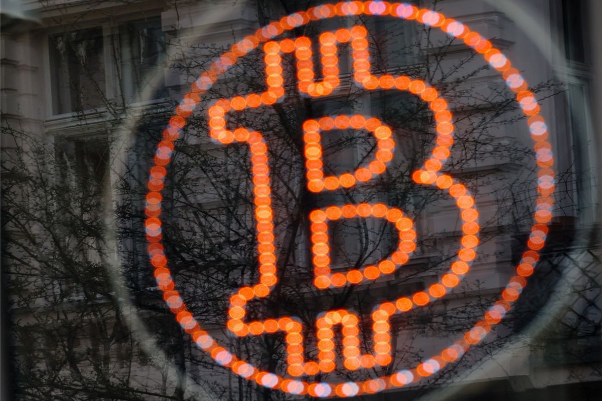 M3Leads's tweet photo. Why You Can't Afford to Ignore Cryptocurrencies and Blockchain Anymore https://t.co/NwDbDf9ADX https://t.co/qm6llk2o7m