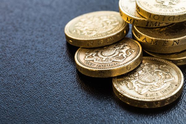 retailstop's tweet photo. Tesco the latest to ignore Royal Mint’s old £1 coins deadline - Retail Gazette https://t.co/97L6NKk85Z #retail #OnePoundCoin https://t.co/kHKyjC6Rzy