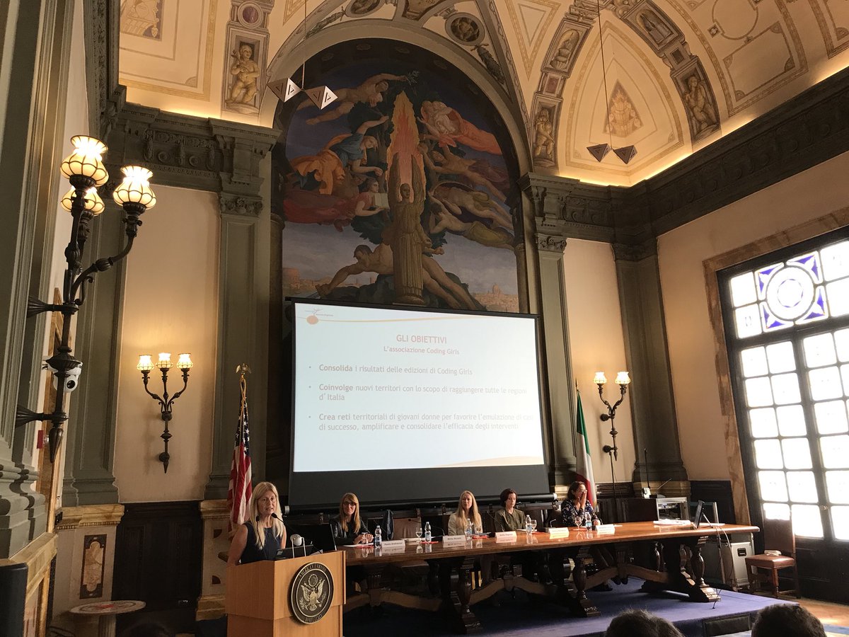 Francy0984's tweet photo. La novità più bella: nasce l’associazione #Codingirls 🌸 obiettivo è arrivare in tutte le città 🌹 @fmdigitale @MirtaMichilli @AmbasciataUSA https://t.co/6lbmWbtVGS