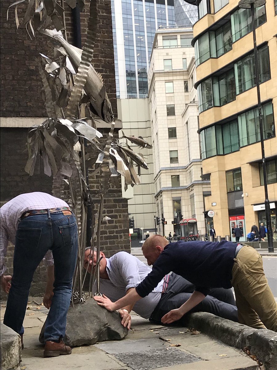 RedspotArtists's tweet photo. @JSweeneysculpt setting up for @xlplondon exhibition #walkonthewildside #stoppingtraffic #London https://t.co/UOLkUtYjor