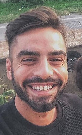 federicocla's tweet photo. Perché se sei felice.. il tuo sorriso è oro 🖤🖤🖤 #marioserpa buongiorno sole https://t.co/IgPv4IYNjs