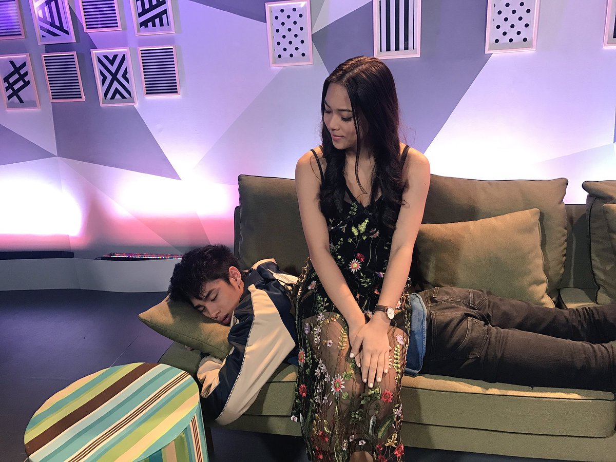 kimcrooz's tweet photo. Di po ako makatape may natutulog sa couch @MYXphilippines.....tulog rin pag may time bes @donnypangilinan 😴 https://t.co/1oIzM5fIY9