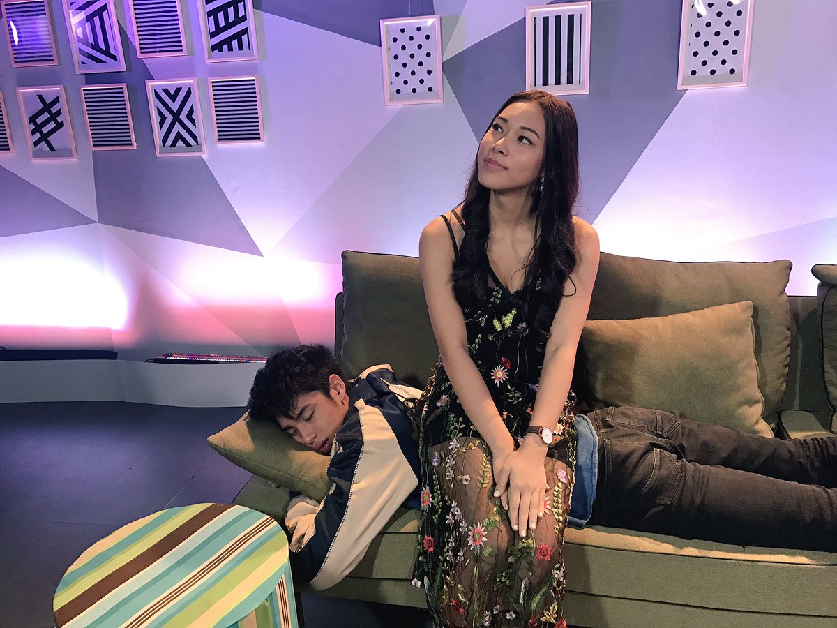 kimcrooz's tweet photo. Di po ako makatape may natutulog sa couch @MYXphilippines.....tulog rin pag may time bes @donnypangilinan 😴 https://t.co/1oIzM5fIY9