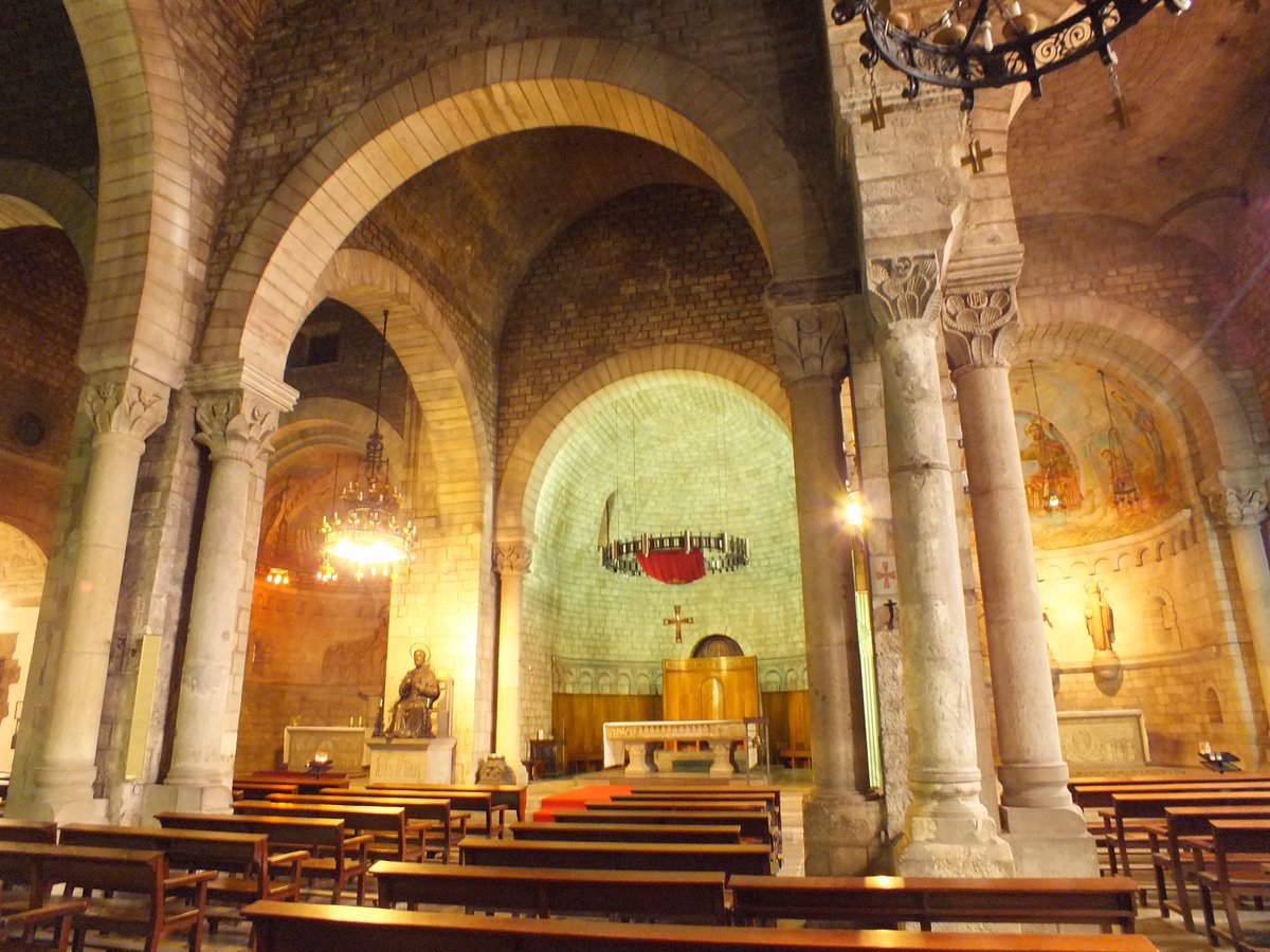 Barcelona Airport tweet media