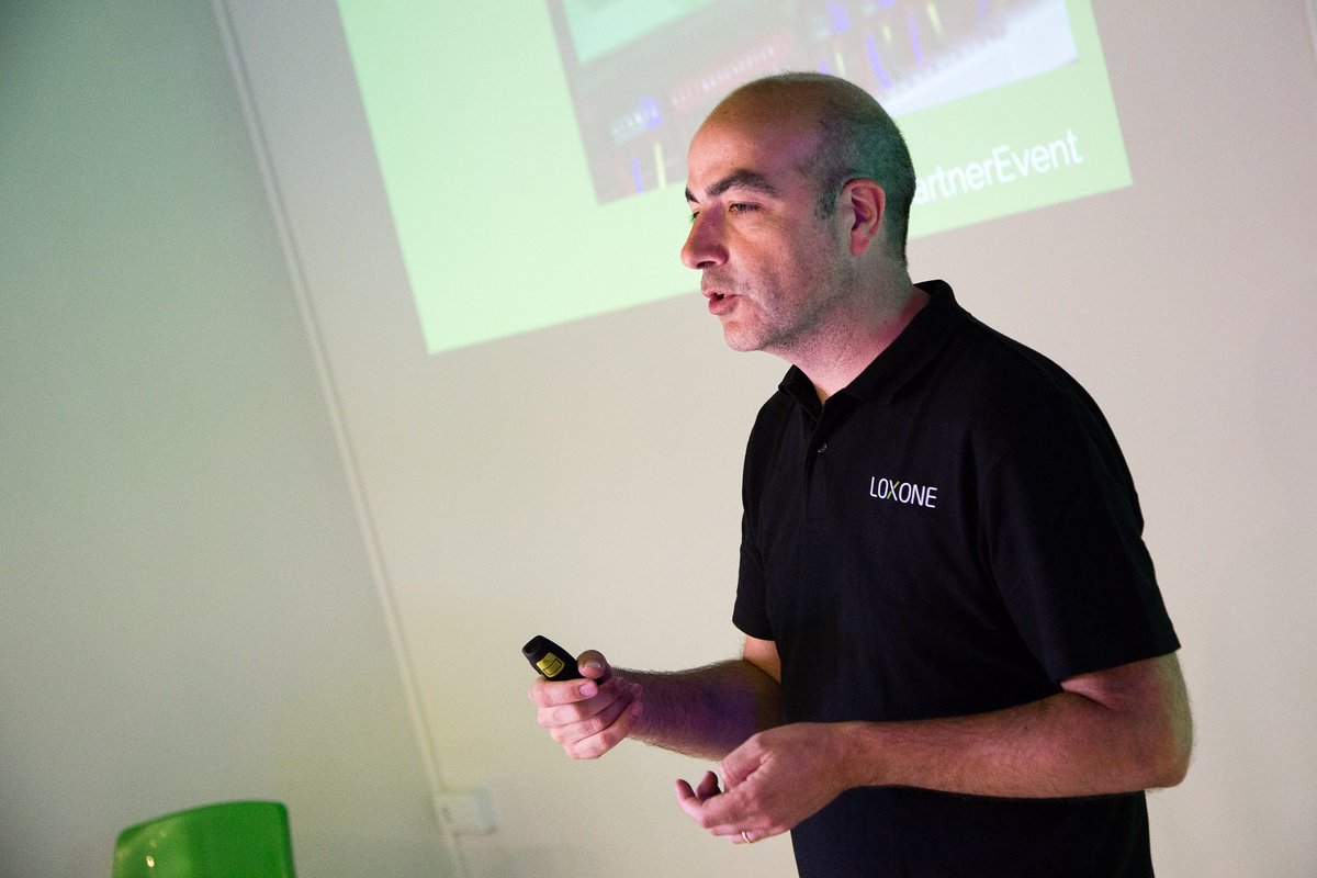 LoxoneES's tweet image. #PartnerUpdate explicando las novedades de la versión 9 del software &amp;amp; App a nuestros Partners!