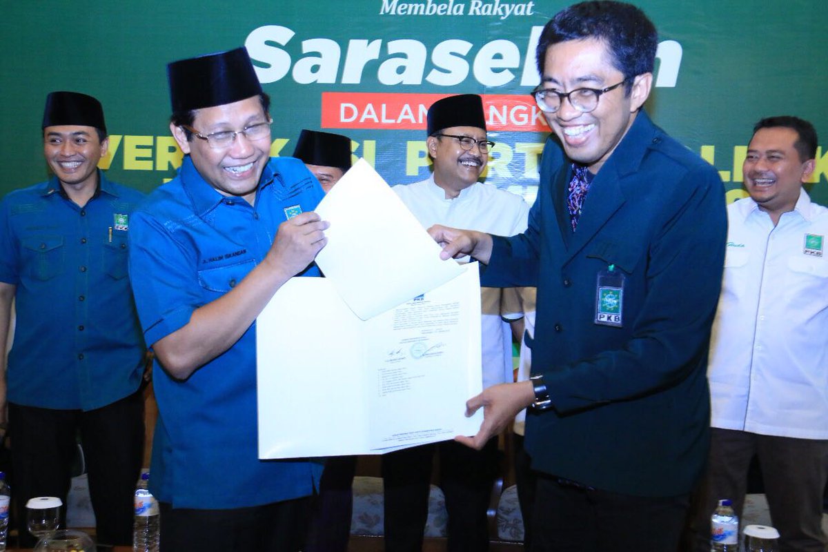 Hari ini, 11/10/2017 Gus Ipul Resmi Kantongi Surat Rekomendasi <a href="/DPP_PKB/">DPP PKB</a>  yg di Tanda tangangi Ketum <a href="/cakiminpkb/">Cak Imin</a>  &amp;  Sekjend <a href="/Kadir_Karding/">Abdul Kadir Karding</a>