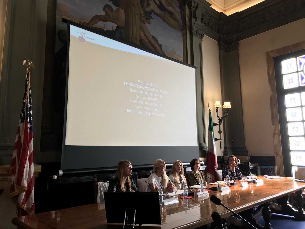 Francy0984's tweet photo. @_pandreoz ci parla delle future ready skills per le ragazze e dell’impegno di @microsoftitalia #codingirls @fmdigitale @AmbasciataUSA #stem https://t.co/Rk0DCJk75W
