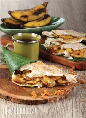 FruitNutCakes's tweet photo. Kue Tapel terbuat dari tepung beras yg dicampur gula merah &amp; pisang. Kue langka ini lezat &amp; empuk @detikTravel #FreeTravelFair #IBCirebon https://t.co/M8rU3o4IPO