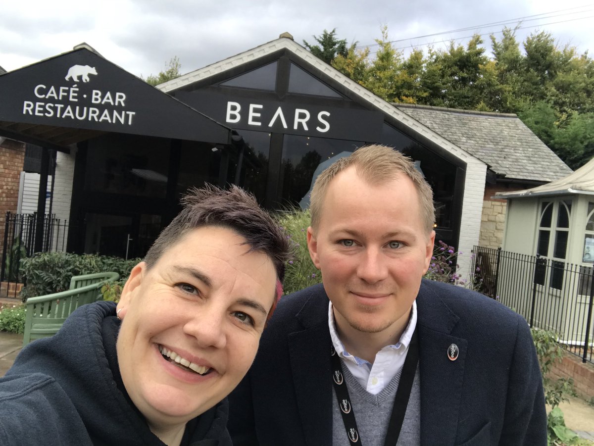 kimrobsonuk's tweet photo. Cheeky little breakfast at @BearsRestaurant at @ThePackhouse Farnham with Dane! All for @eagleradio research 😉🍳🥓🍴 https://t.co/SUUBEISNS1