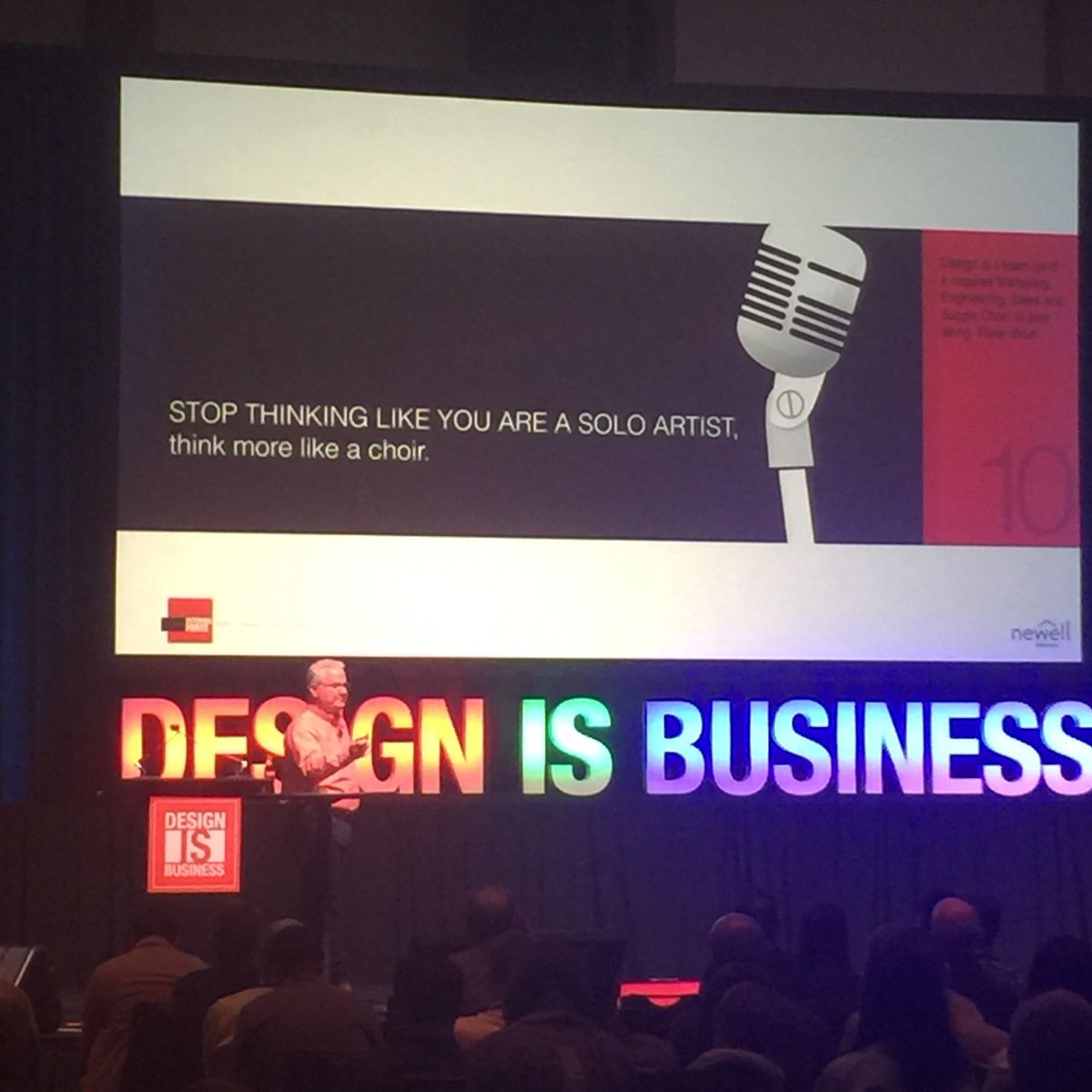 DesignApplause's tweet photo. #design stop thinking of yourself as a solo artist, think more like a choir #NateYoung @newellbrands #idsa17atlanta @IDSA https://t.co/KEP0nZWwBy