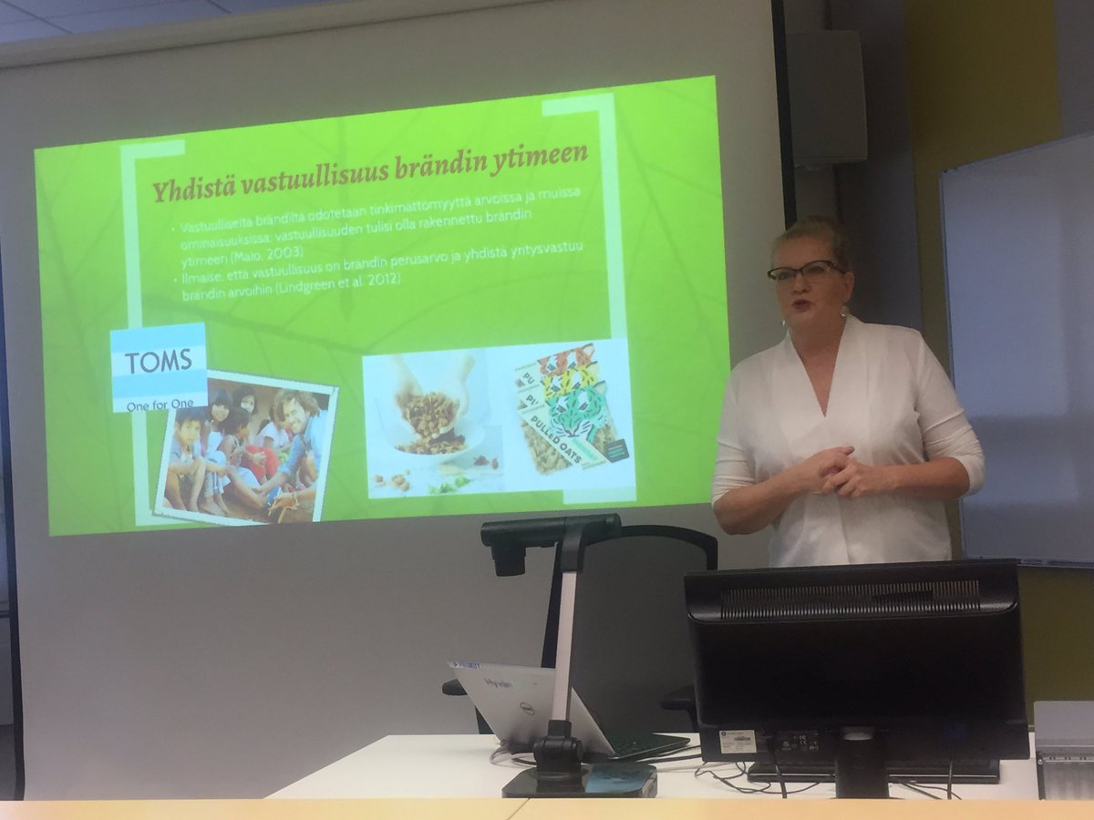 impactor_fi's tweet photo. Vastuullisen brändin rakentaminen: vastuullisuus ei voi olla päälleliimattua. Johanna Kujala, TaY. #arvopäivä #vaikuttavuus https://t.co/9csAWbQUOT