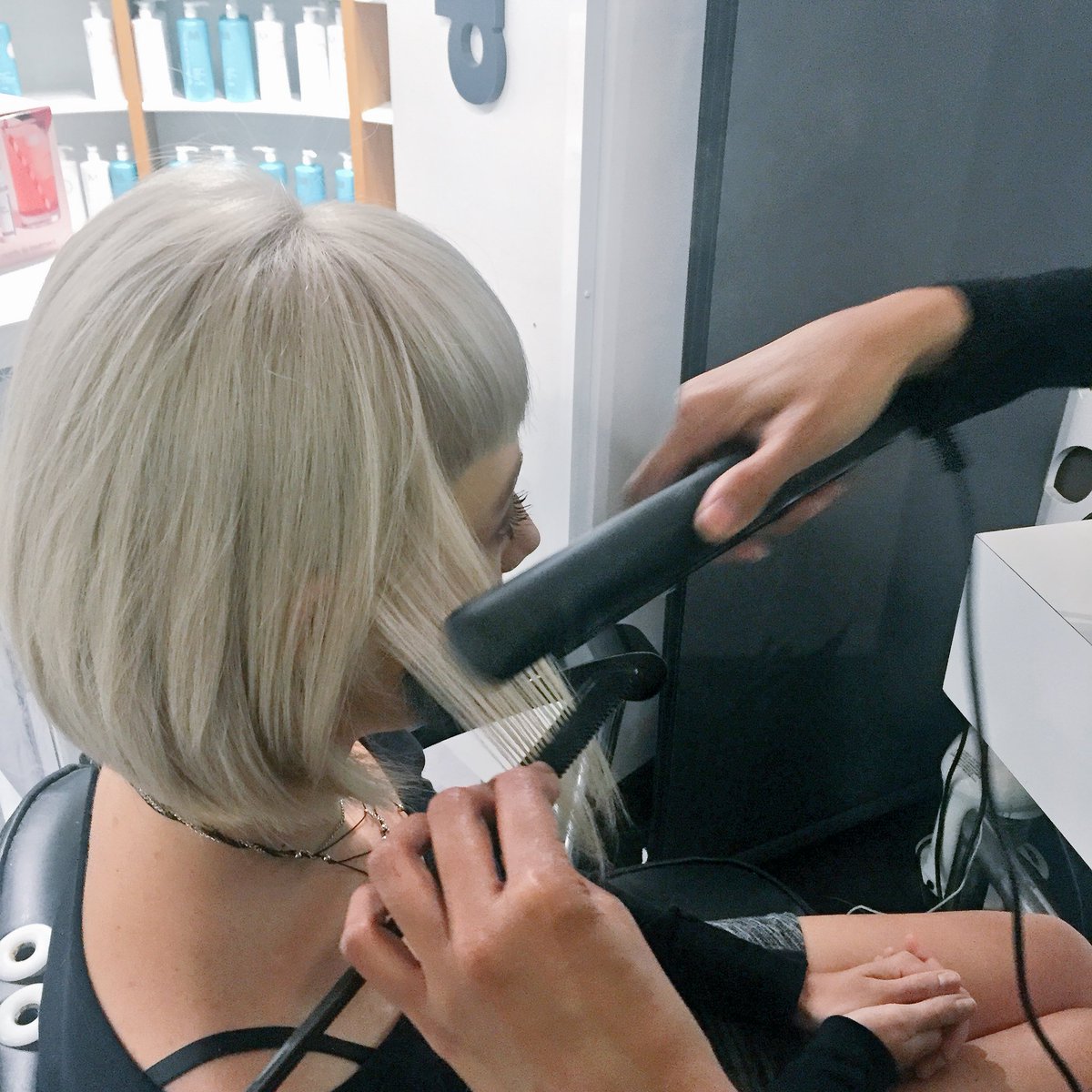 Marli_Roodt's tweet image. Great to see the @VeaudryInt  iron being used in salons even when  travelling  knowing my hair is in good hands! 💁🏼Thanks @geraldwellshair