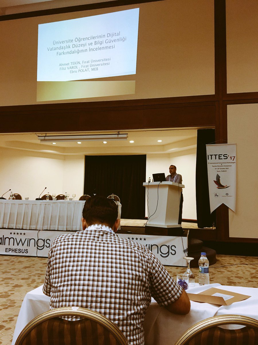 #ittes2017 Doç. Dr. Ahmet Tekin, Üniversite öğrencilerinin dijital vatandaşlık düzeyi ve bilgi güvenliği farkındalığının incelenmesi başlıklı sunumunu gerçekleştiriyor