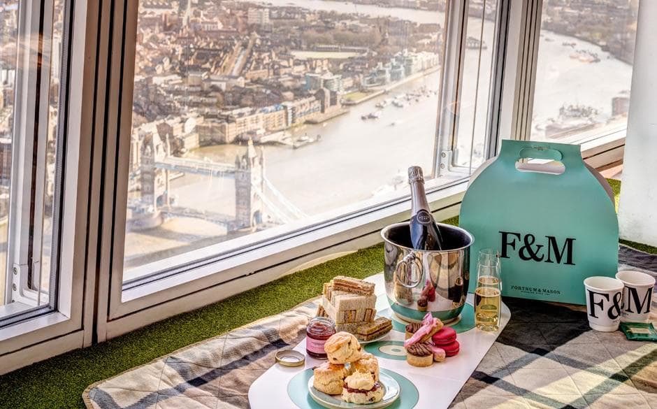 Lillianna277's tweet photo. @Biela25 #GoodBeautifulMorning; wouldn't it just be delightful to be sitting at this table in England having tea with this view! #Enjoy. https://t.co/pfgMf2AlUr