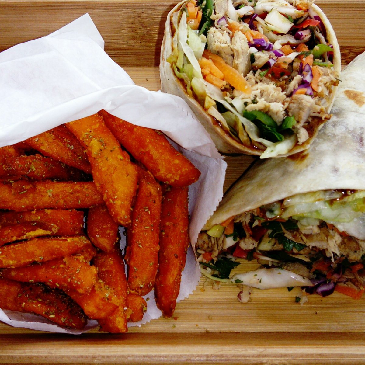 goodgrillguys's tweet photo. Lunch is served #pulledduck #wraps #sweetpotatofries #yummy #streetfood @ShepherdsMkts @startisans #mayfair Brown Hart Gardens W1K 6TD https://t.co/b818NdS3Q3