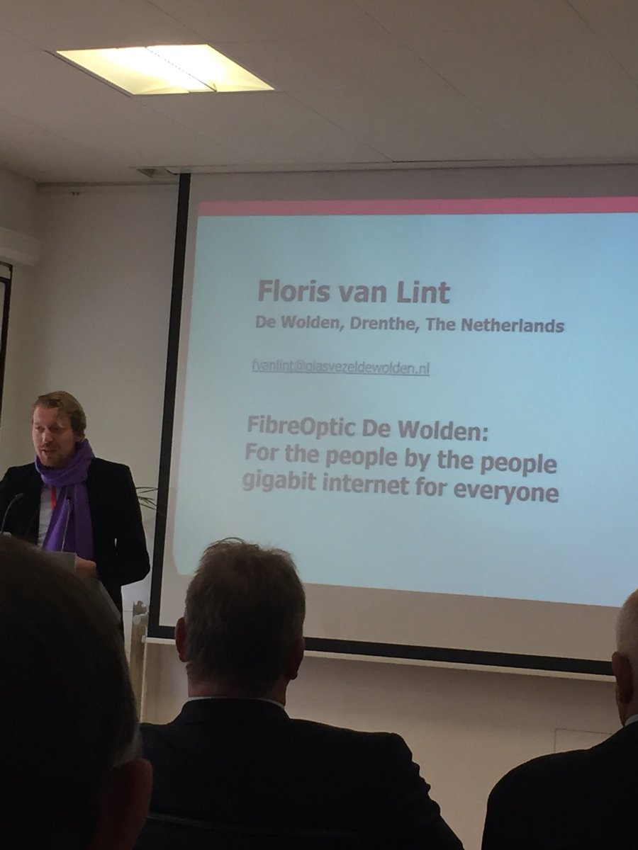 Veel belangstelling in Brussel bij presentatie <a href="/GlasvezelWolden/">Glasvezel de Wolden</a> over het belang van snel internet #EURegionsWeek <a href="/HenkJumelet/">Henk Jumelet</a> <a href="/RogerdeGroot/">Bgm Roger de Groot</a>