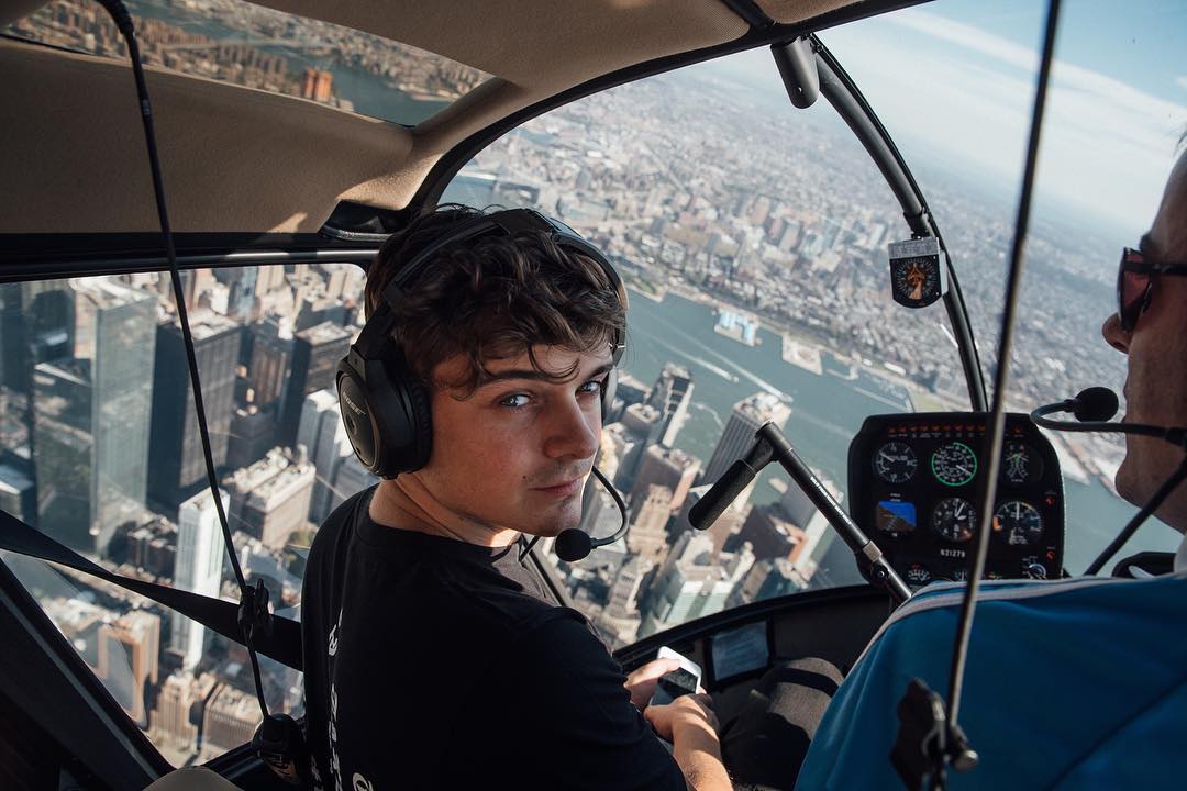 Martingarrixgr's tweet photo. The Martin Garrix Show:S2.E8 Coachella OUT NOW !!!! 🚁💛➕✖💛🚁 #Martingarrix #martingarrixgreece #themartingarrixshow #teamgarrix #garrixers #NY https://t.co/5PhmJ6UqnZ