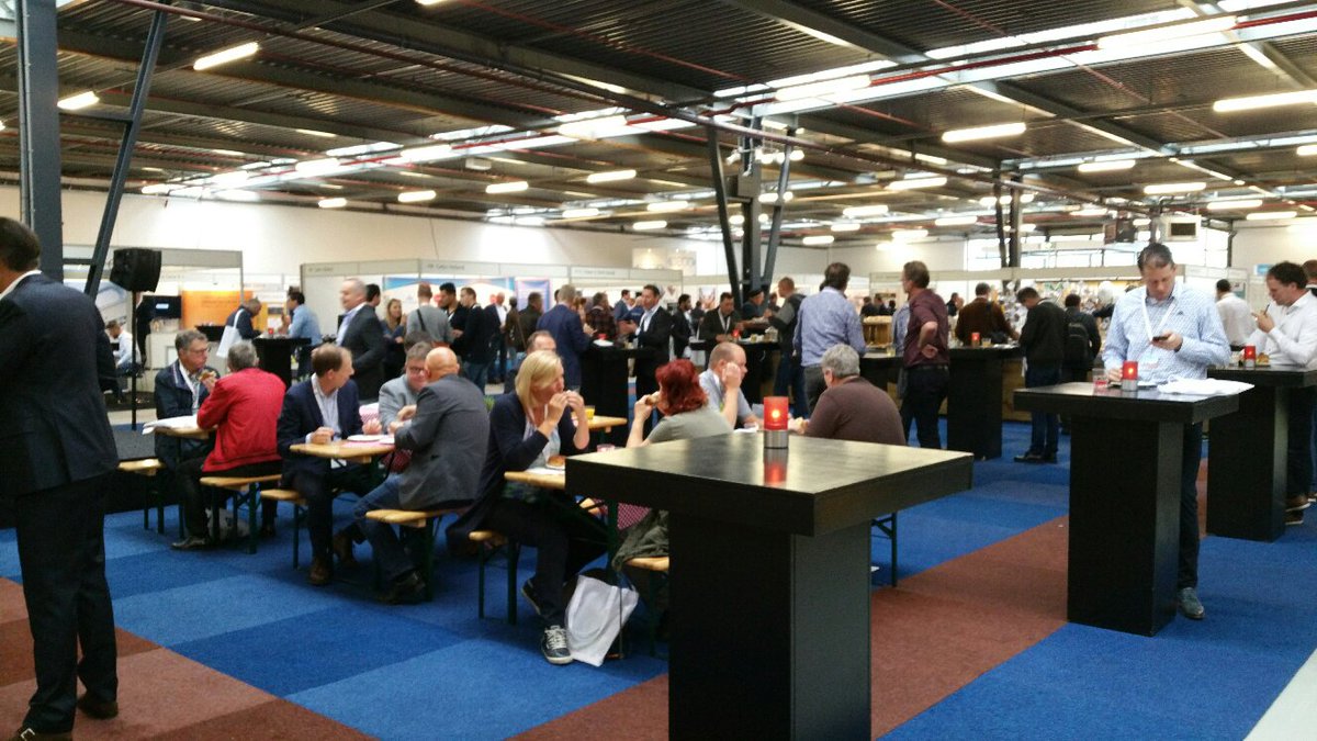NoDigEvent's tweet photo. Gezellig druk tijdens de #NoDigEvent2017 lunch.Kom straks naar de uitreiking van de No-Dig Award. Wie wint dit jaar? https://t.co/uc63f5OFEb https://t.co/X00JAqybCN