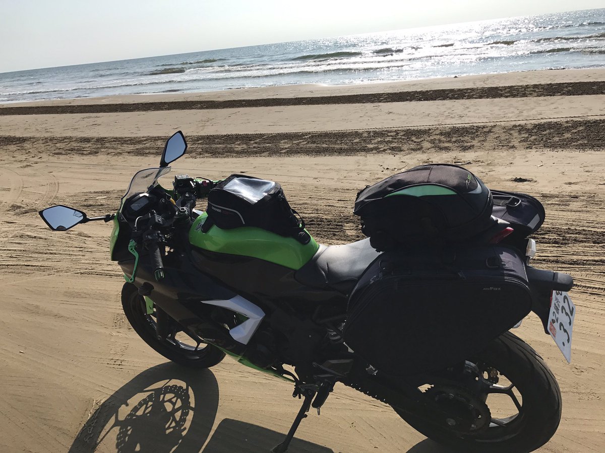 ninja250SLTSP's tweet image. #サイドショット晒すとrtが来る
一枚目は千里浜なぎさドライブウェイ
二枚目は後輩のR25と