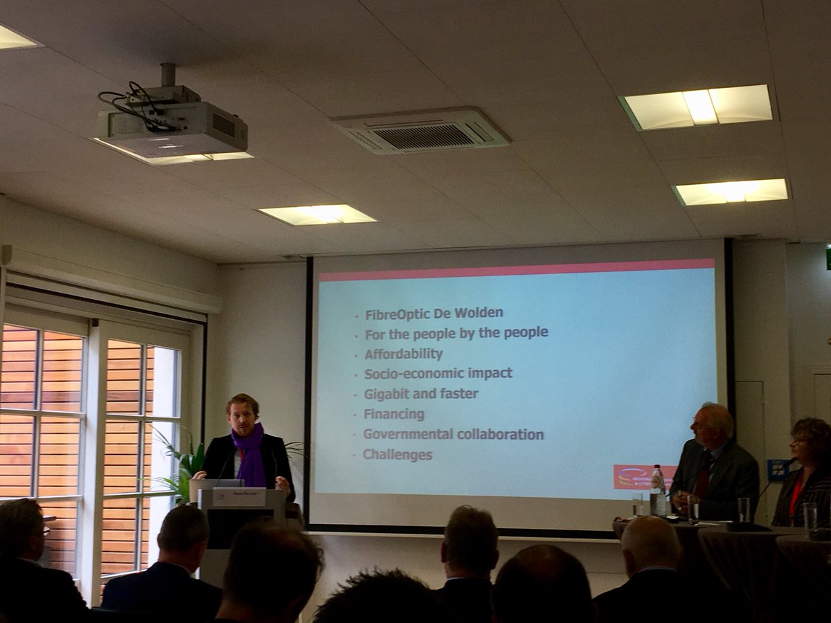 Enthousiaste presentatie van <a href="/iFloris/">Floris van Lint</a> over <a href="/GlasvezelWolden/">Glasvezel de Wolden</a> bij workshop #EURegionsWeek voor veel geïnteresseerden @GemDeWolden <a href="/ProvDrenthe/">Provincie Drenthe</a>
