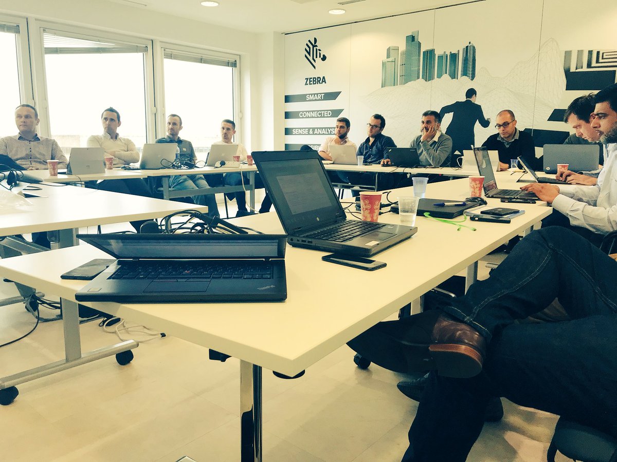 IM_MatthewFearn's tweet photo. Into the deep-dive of our @HPE #SimpliVity 380 session now, plenty of technical info and Q&amp;A! #NewTechnology #HyperConverged @IngramMicroUK https://t.co/VXP4dYlWNh