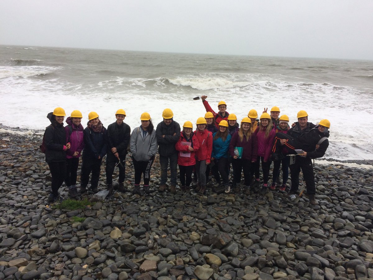 “Oh I do love to be beside the sea-side!” Soggy #Supersediments but still smiling...  Well done <a href="/AU_DGES/">Geography and Earth Sciences @ Aber Uni</a> team GG22010 - great work today!
