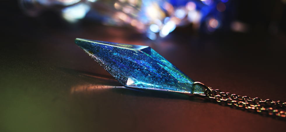 La_forme's tweet photo. 『Dreamblue ～ Flow sparkling  ～』
原石のような美しいガラスの塊。一つひとつ私たち職人の手で丹念にカットと手磨きを行い完成させる逸品。
https://t.co/2MPf4RhnhN https://t.co/uuwO0Tocl6