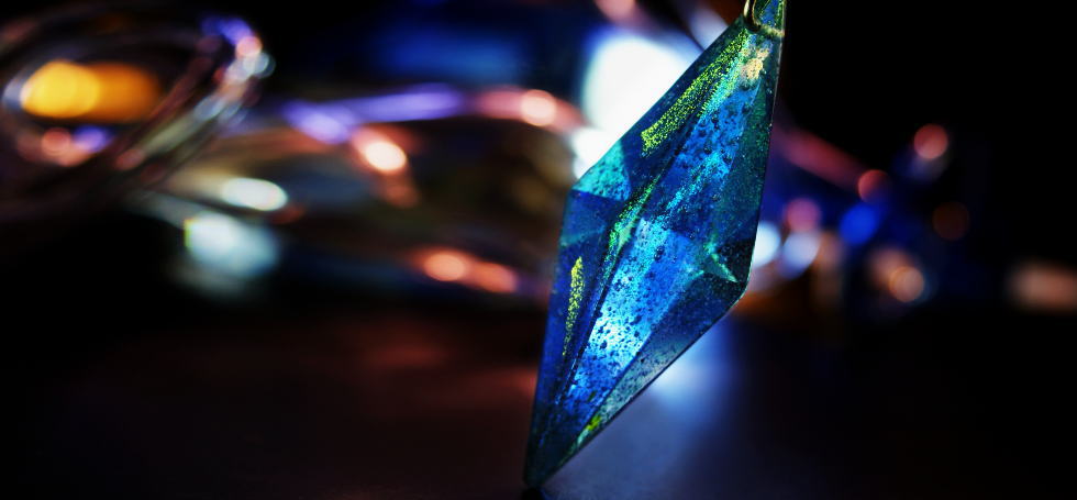 La_forme's tweet photo. 『Dreamblue ～ Flow sparkling  ～』
原石のような美しいガラスの塊。一つひとつ私たち職人の手で丹念にカットと手磨きを行い完成させる逸品。
https://t.co/2MPf4RhnhN https://t.co/uuwO0Tocl6
