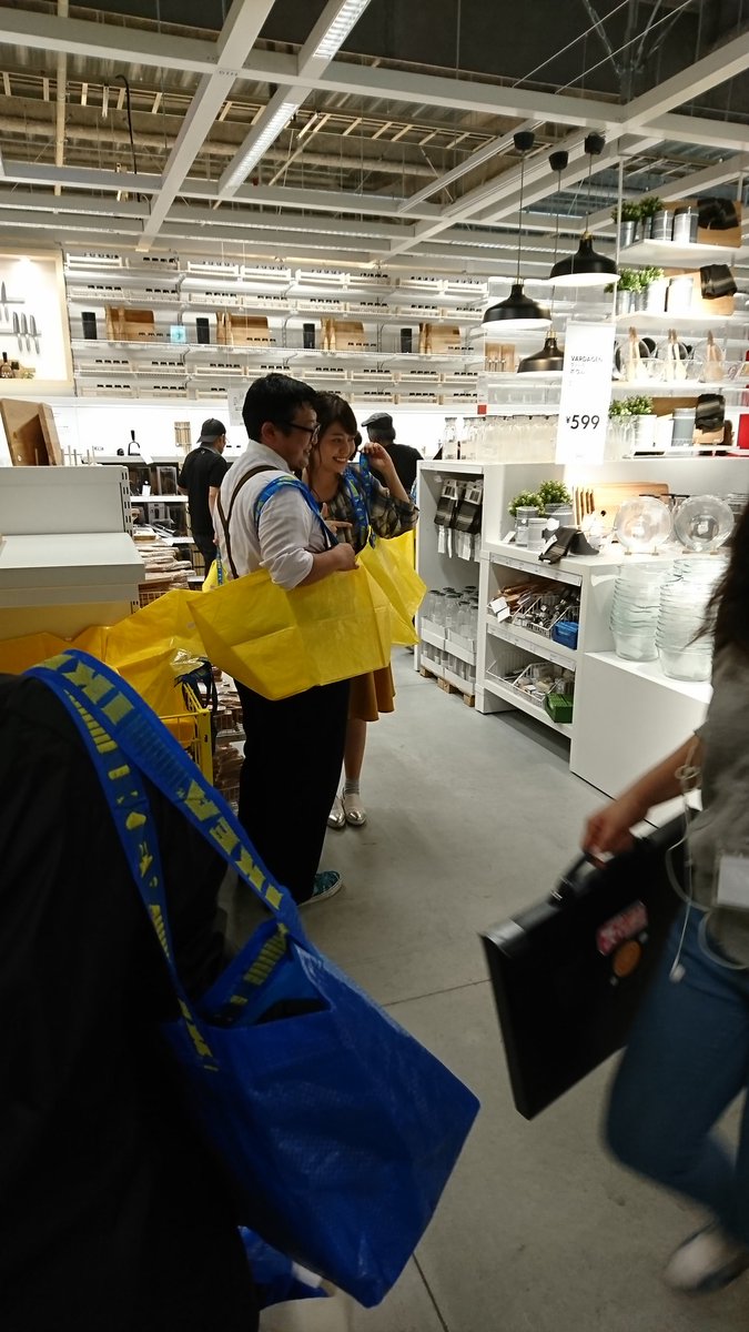 yamaneko2yan's tweet photo. 会社が休みなのに
朝6時に起きて
店内を6kmも歩き回り
靴擦れしながも
手に入れた
戦利品です(笑)
※私のモノではありません
チャン・カワイおった!
#YPPERLIG
#IKEA長久手 https://t.co/X2Gm5IO1H5
