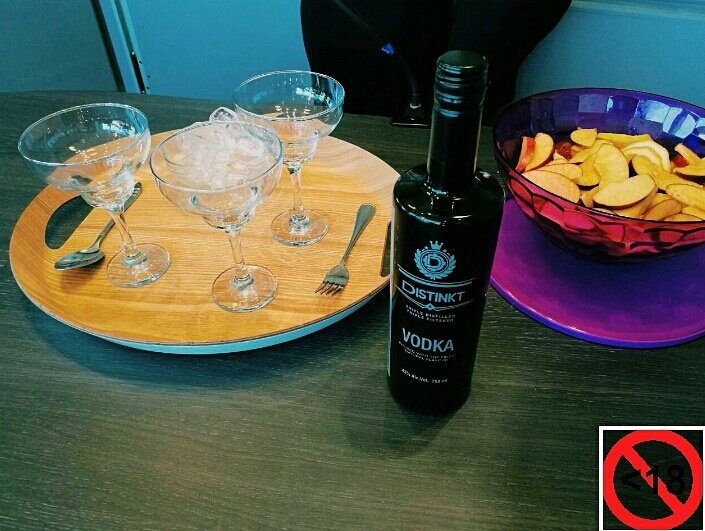 Distinkt_RSA's tweet photo. Satisfy your midweek desires,Distinktvodka,excellence Redefined. https://t.co/P2Pd38q29F
