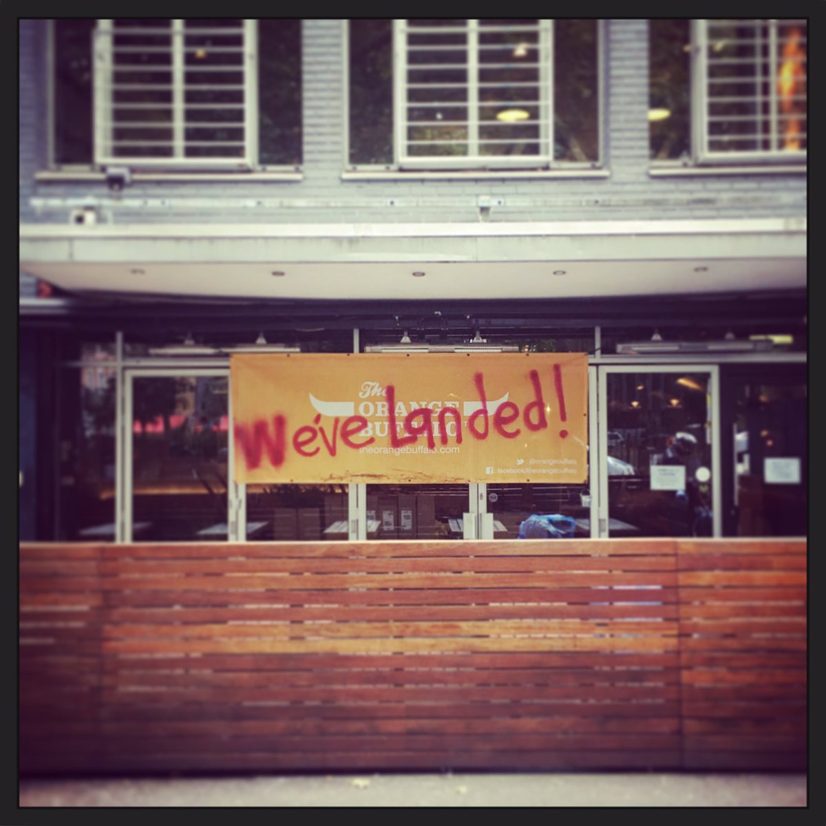 OrangeBuffalo's tweet photo. WE OPEN 10 MINS!!!! @HoxtonSquareBar come spread the 🐓💙 https://t.co/TEccAaQQRa