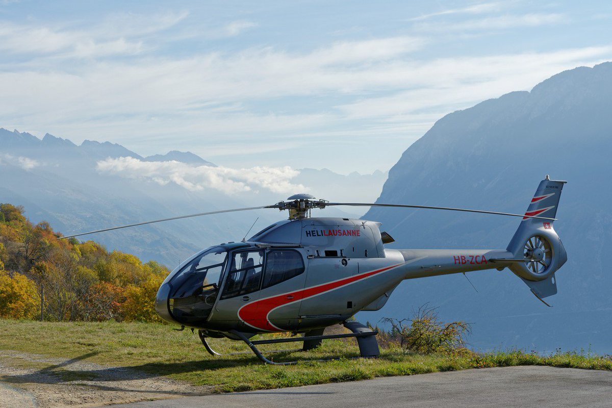 HeliLausanne's tweet photo. Un joli vol à Chermignon #Chermignon #Colibri #helicopter #Montana https://t.co/fuM1KZIplZ