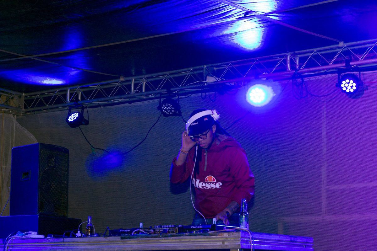 _Dooka's tweet photo. @CuloeDeSong @JULLiAN_GOMES @ReasonHD @DjZanD @BekzinTerris @ROCCORODAMAAL @GabaCannal @FrankCasino_ @BigStar_Live @killerkau @kefilwe_ditse @GlenKosha @CharleenMahery @BathiniShoots @de_shamps @youthdrive_fm @CarlosTitoxic @ke_jstlegz_bari @MufasaMohakane @GabaCannal on the one's and two's serving us #Amapiano this years #SDUDLAFabularZ #IBF #IBF17
#Potchefstroom Cc @BathiniShoots ๐ธ https://t.co/NXCv94Ah6P