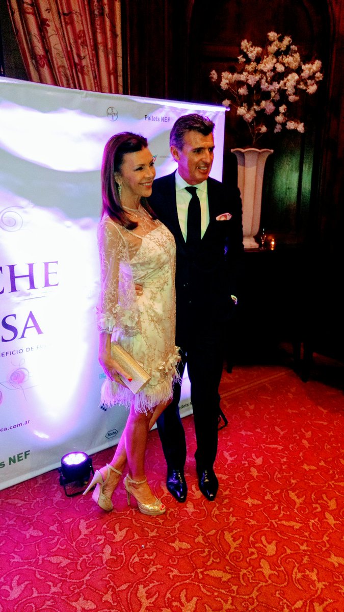 RenzoPinochi's tweet photo. La pareja de la #NocheRosa De @fundacion_FUCA @fabitaaraujo @alextotalplus #biglove ❤ https://t.co/UgzCK9rpLd